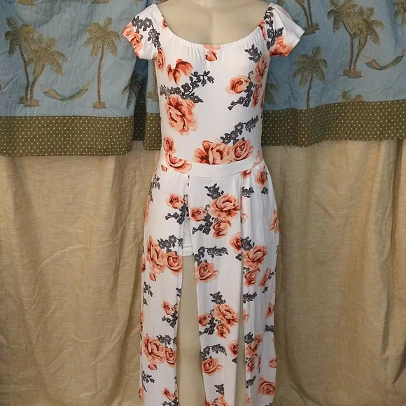 One piece dress with open front and shorts underneath - Picture 1 of 9